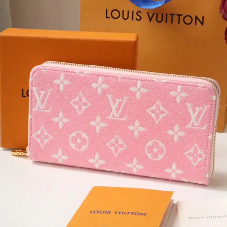 2204DJ0036 Bag LV 0608